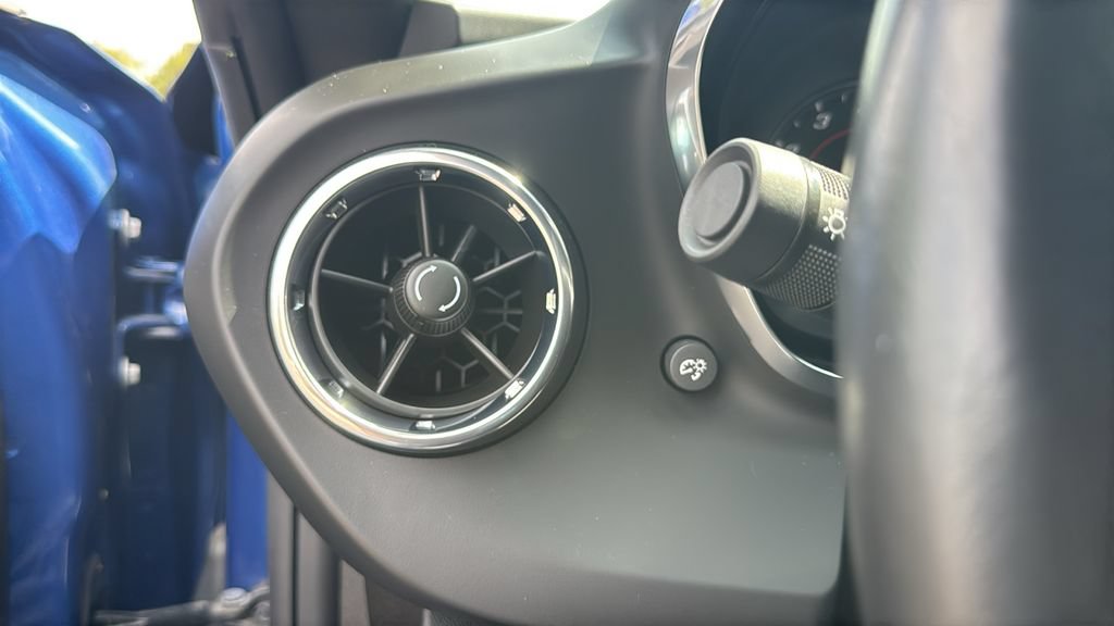 Used 2022 Chevrolet Camaro LT w/ Technology Package RWD image 18