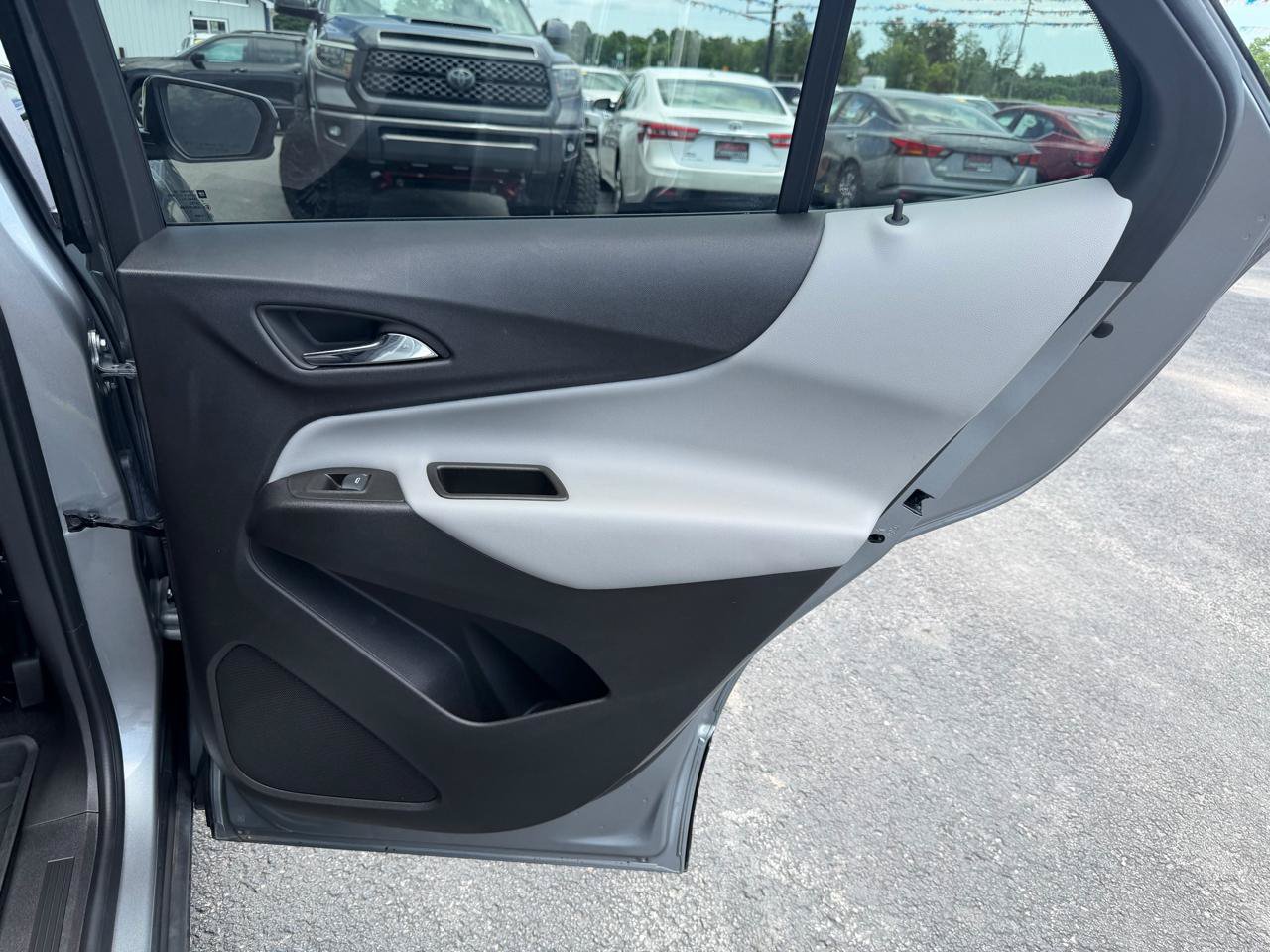 Used 2024 Chevrolet Equinox LT w/ LPO, Floor Liner Package FWD image 19
