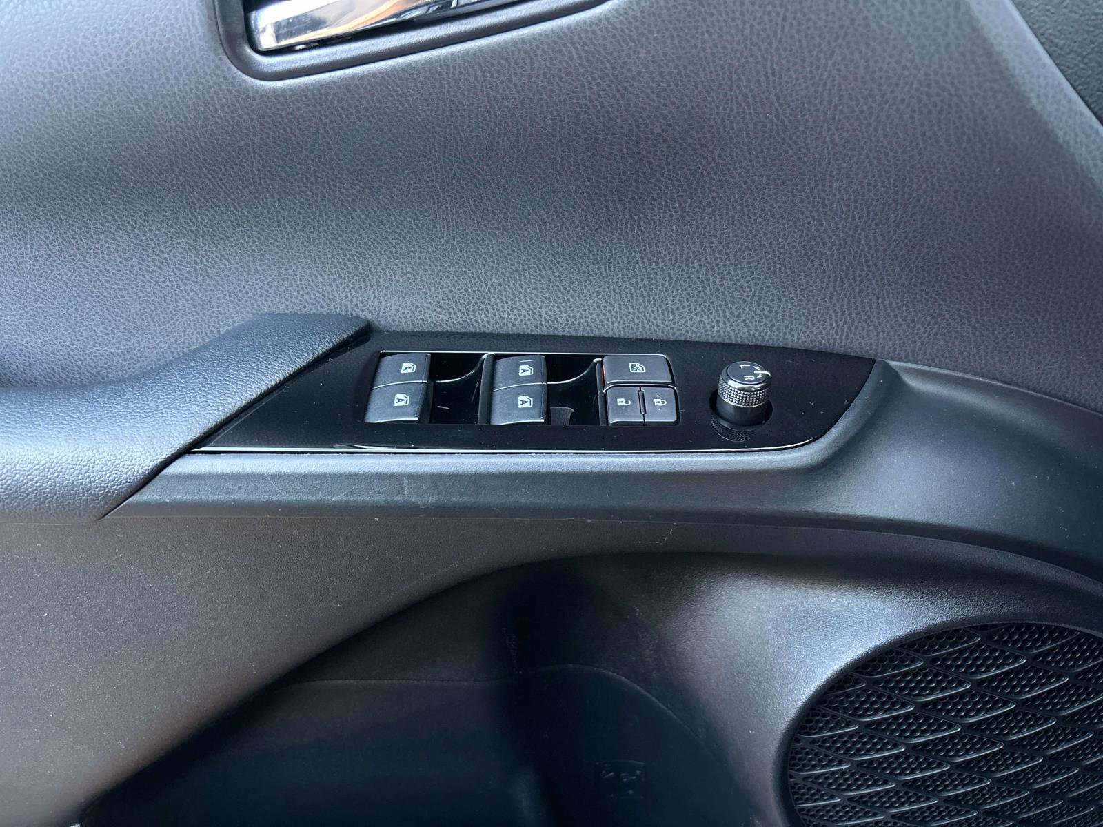 Used 2018 Toyota Prius Prime Premium w/ Carpet Mat Package FWD image 13
