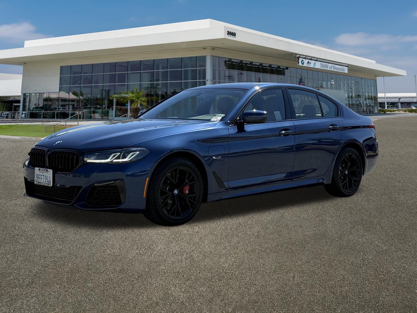 Used 2023 BMW 530e 530e iPerformance w/ M Sport Package image 4