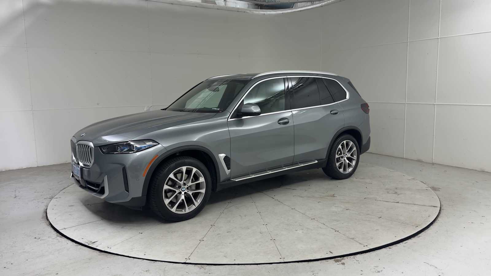 Used 2024 BMW X5 xDrive40i w/ Premium Package AWD/4WD image 6