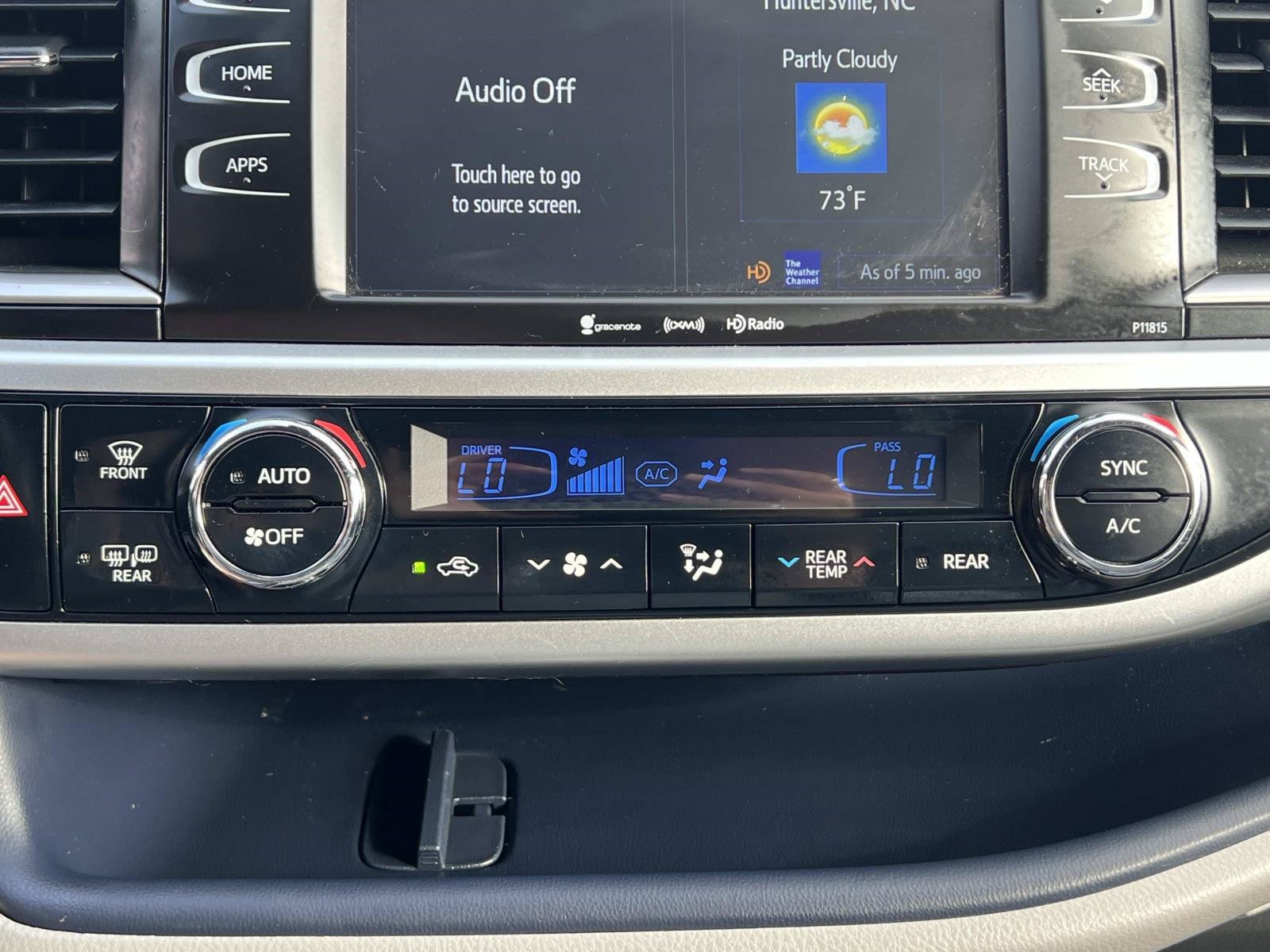 Used 2019 Toyota Highlander Plus FWD image 32