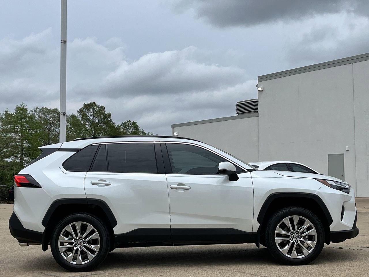 Used 2024 Toyota RAV4 XLE Premium image 3