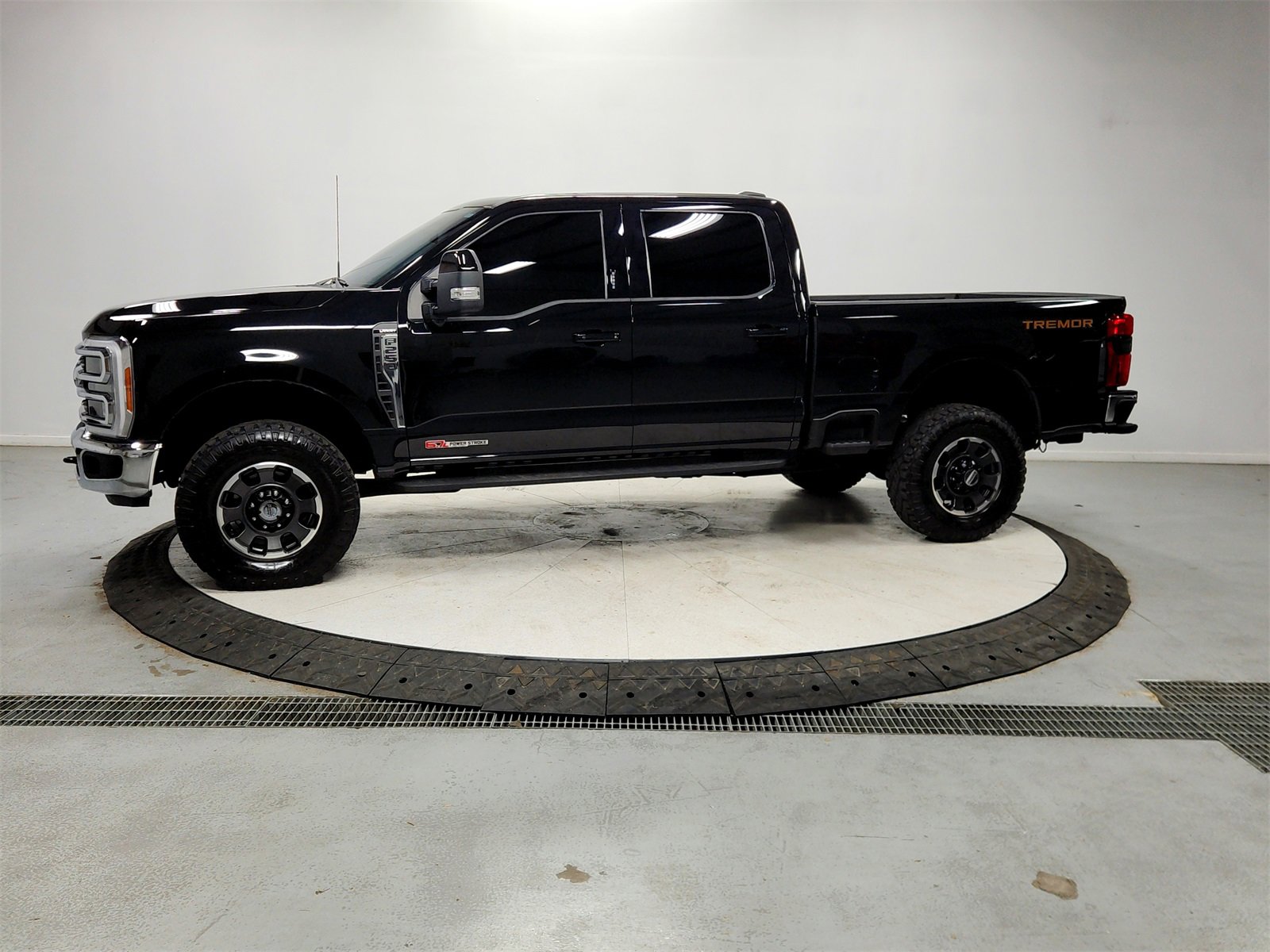 Used 2023 Ford F250 Lariat image 4