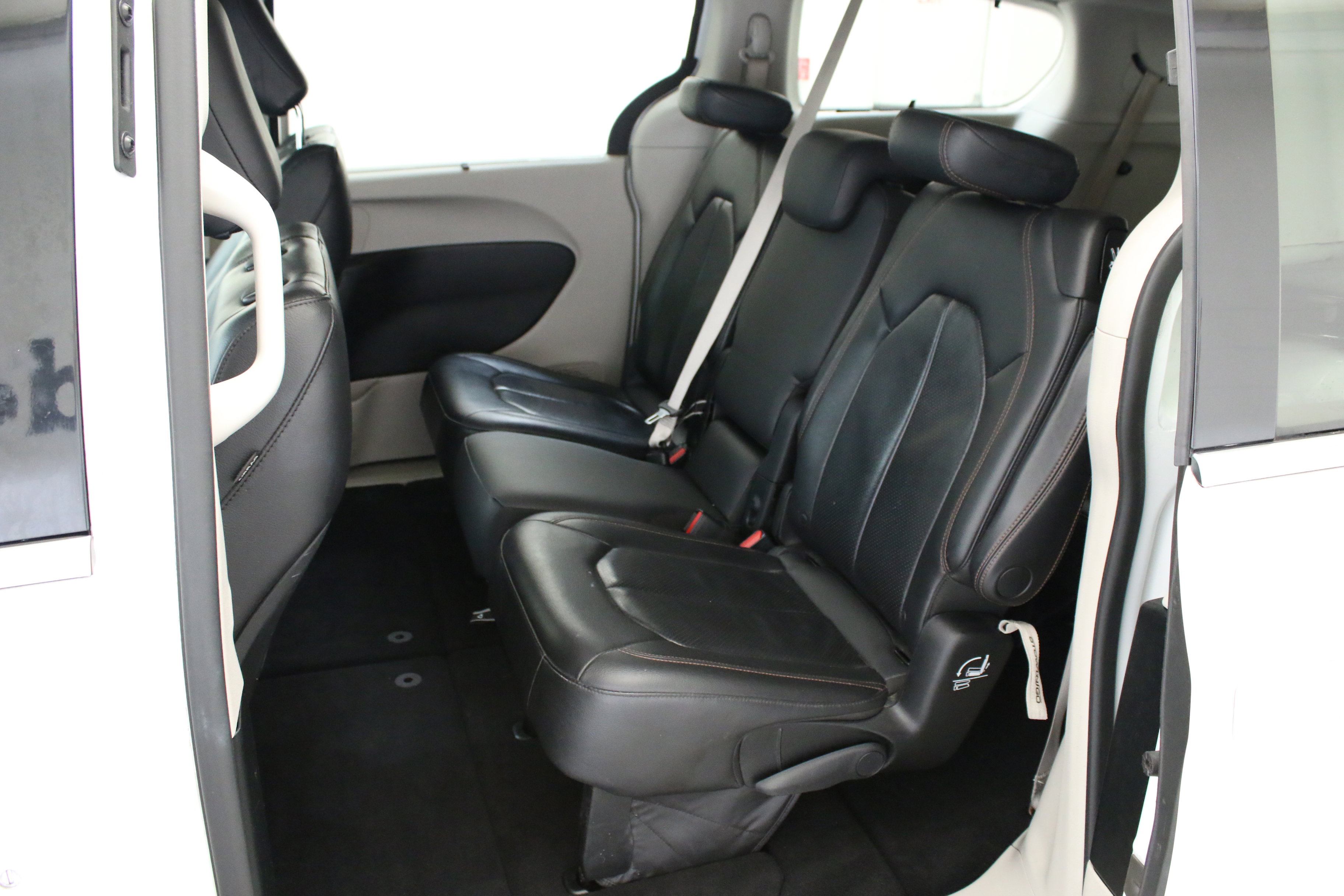 Used 2018 Chrysler Pacifica Touring-L w/ Advanced Safetytec Group FWD image 25