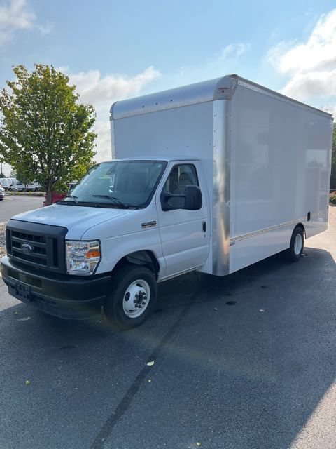 New 2025 Ford E-450 and Econoline 450 Super Duty w/ Driver's Safety Package RWD image 2