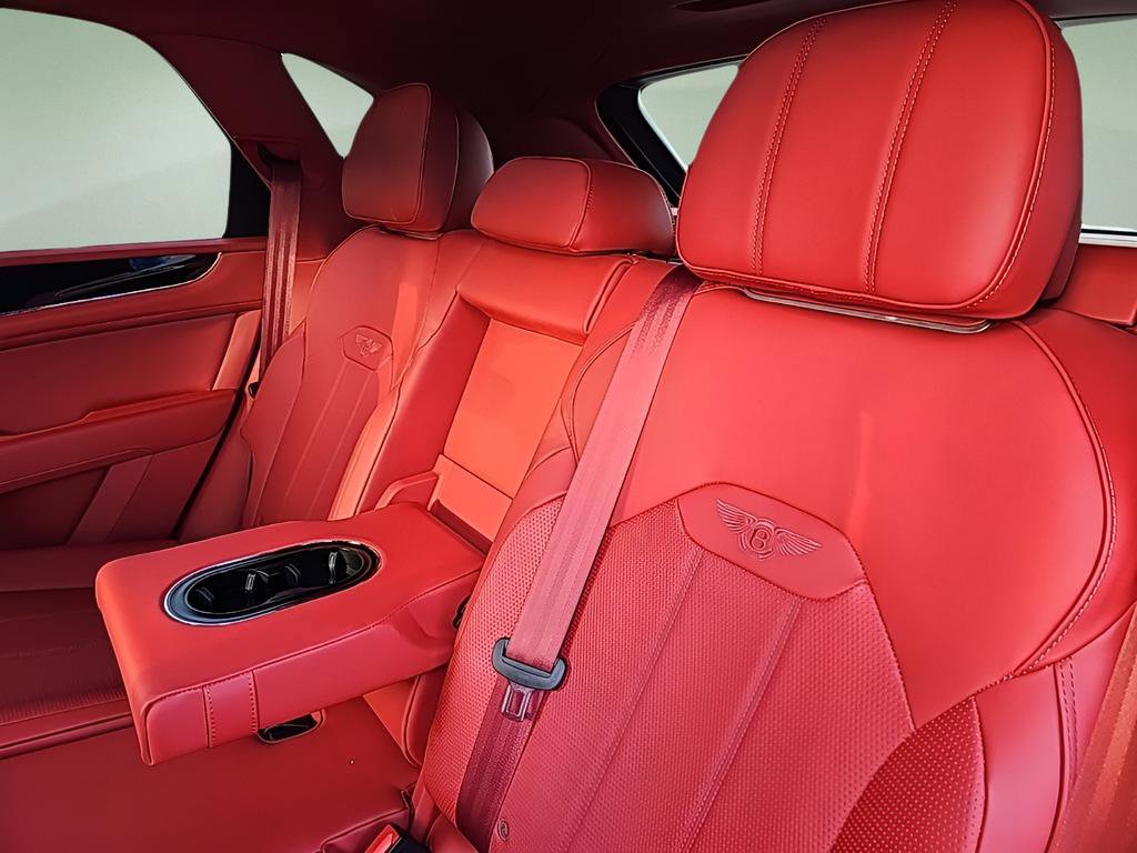 Used 2022 Bentley Bentayga image 35
