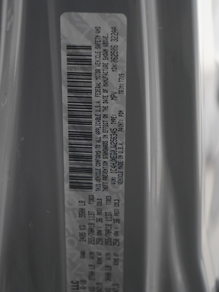 Used 2018 Jeep Wrangler Unlimited Sahara w/ Cold Weather Group image 28