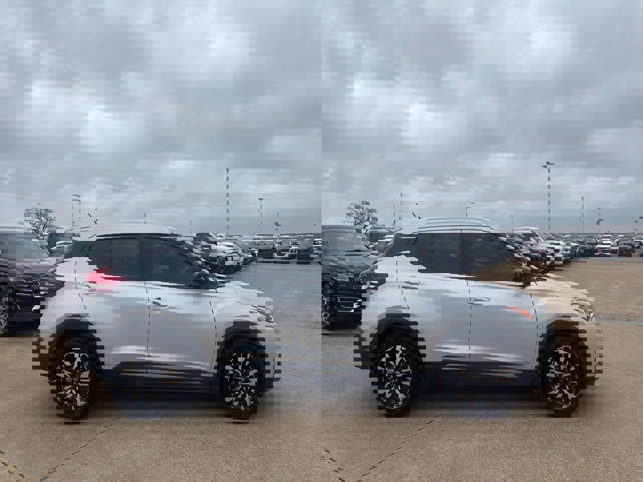 Used 2019 Nissan Kicks SR image 22