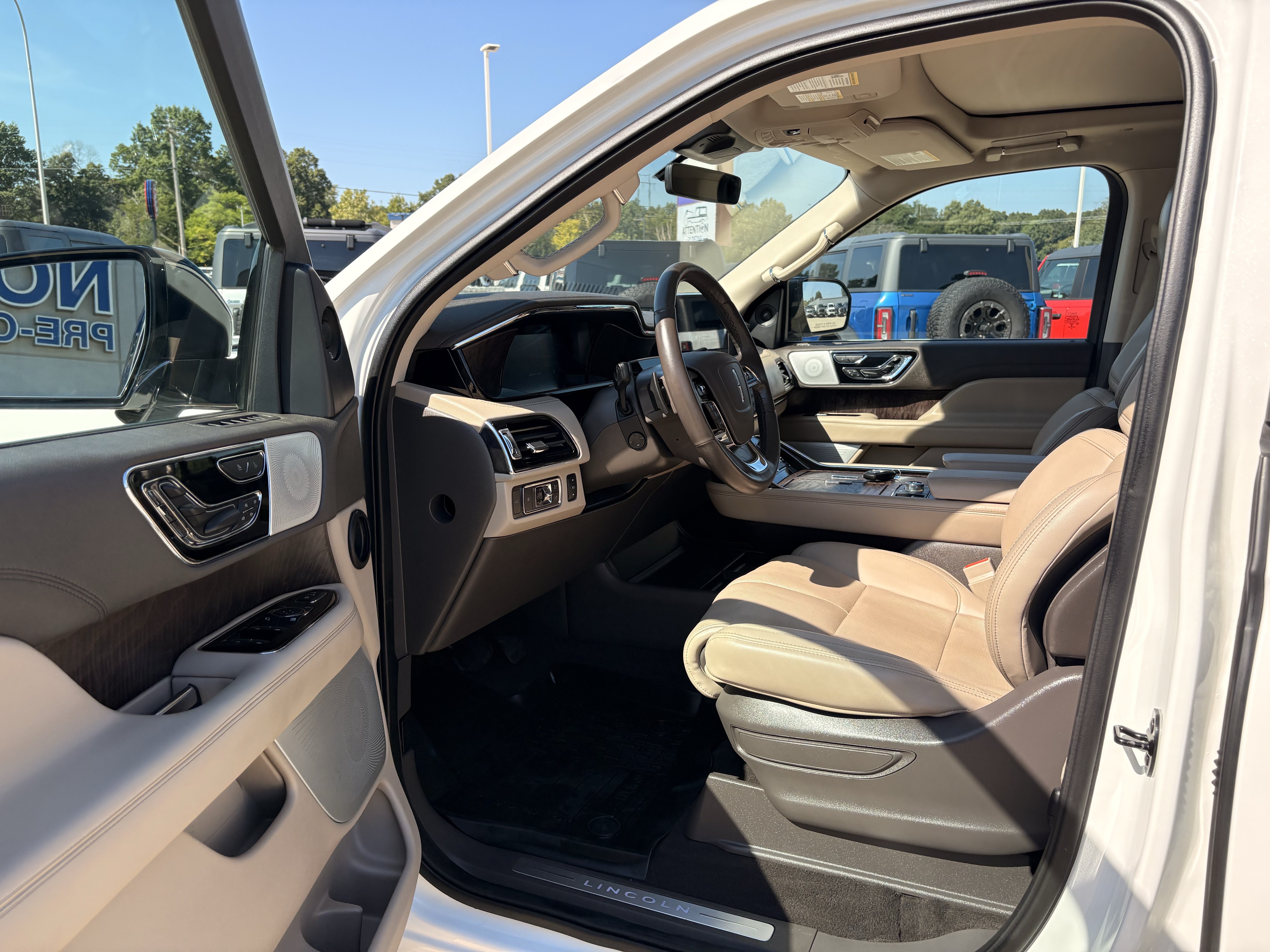 Used 2023 Lincoln Navigator Reserve AWD/4WD image 13
