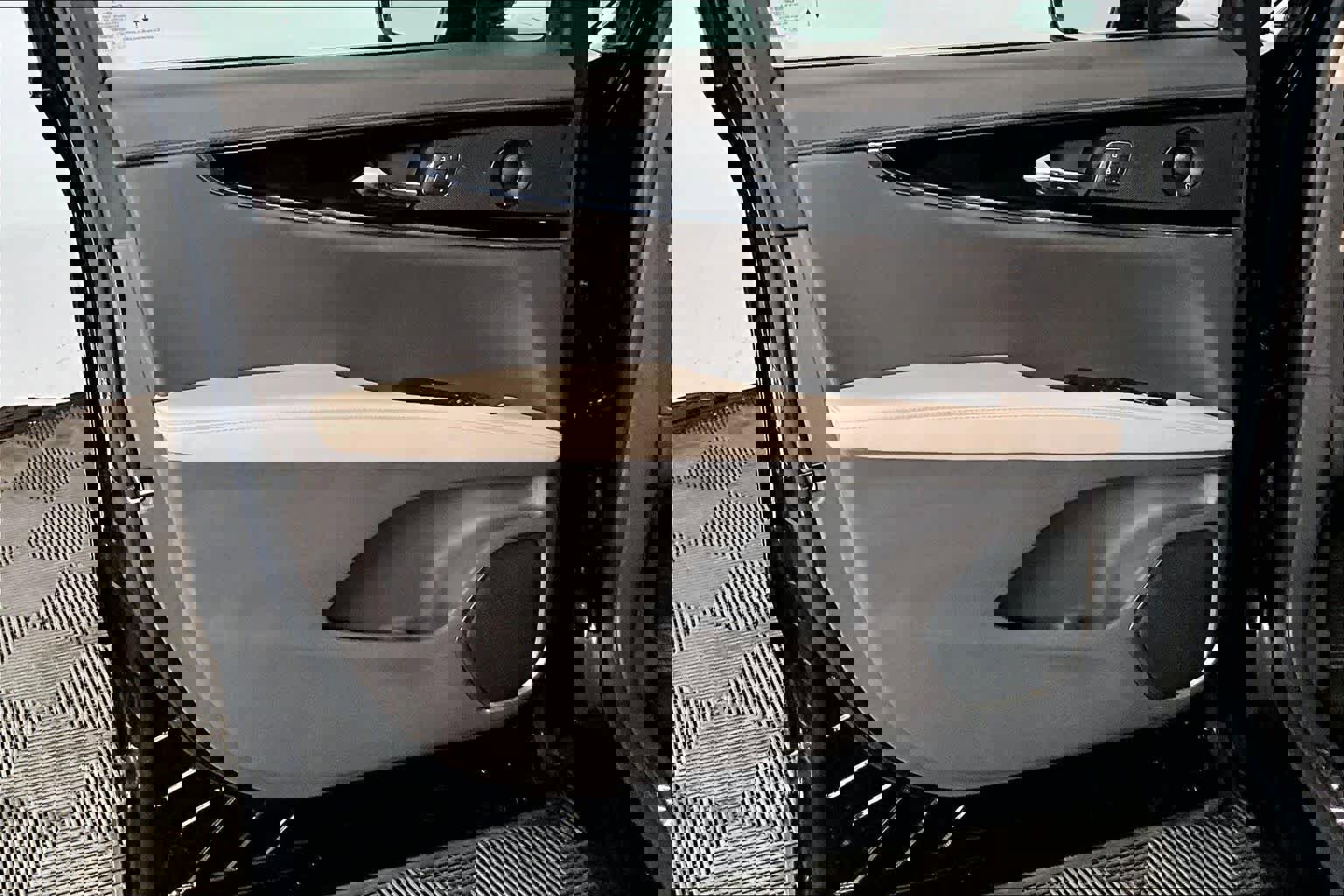 Used 2022 Lincoln Nautilus Reserve w/ Equipment Group 201A image 21