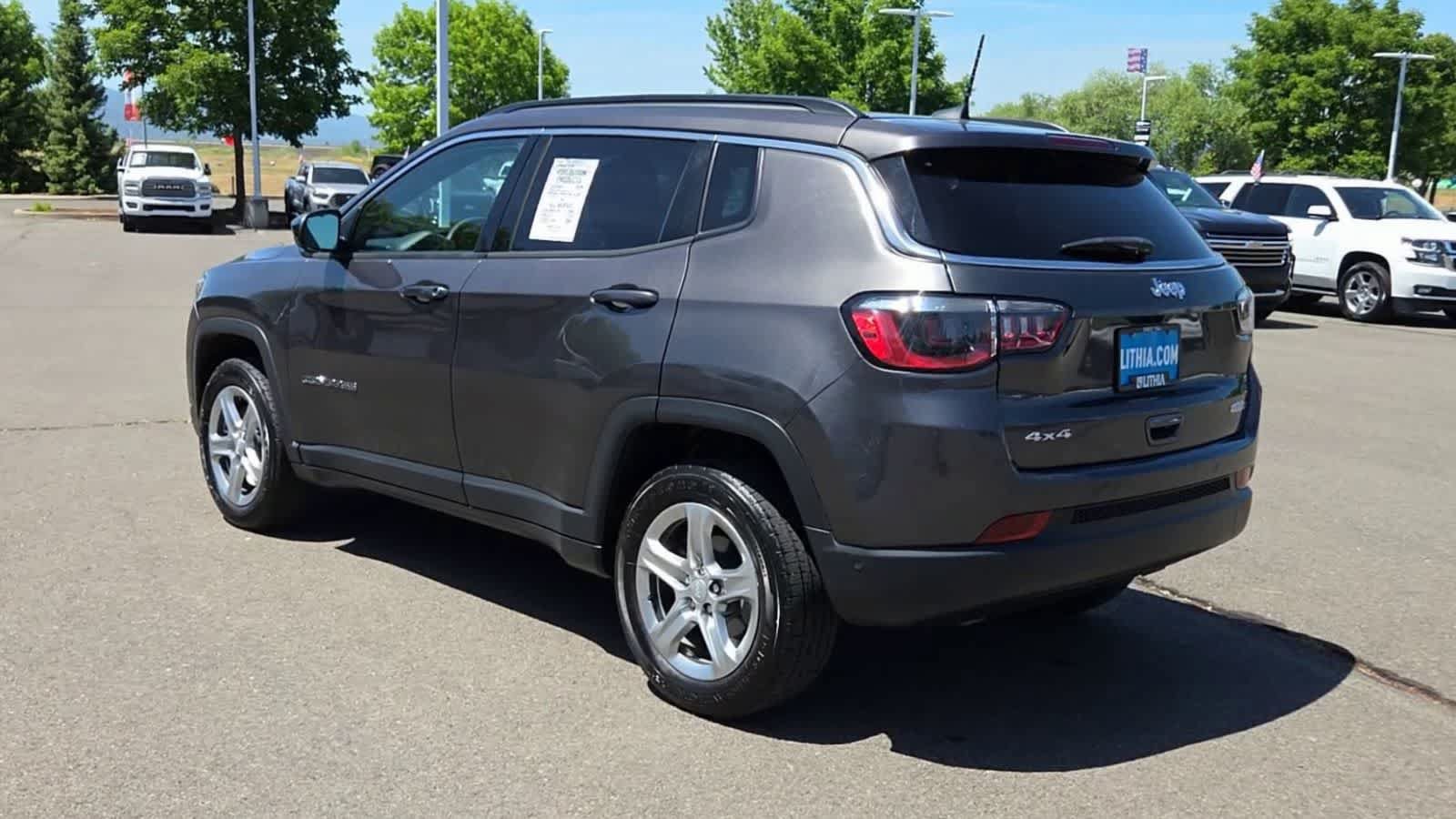 Used 2023 Jeep Compass Latitude w/ Convenience Group AWD/4WD image 6