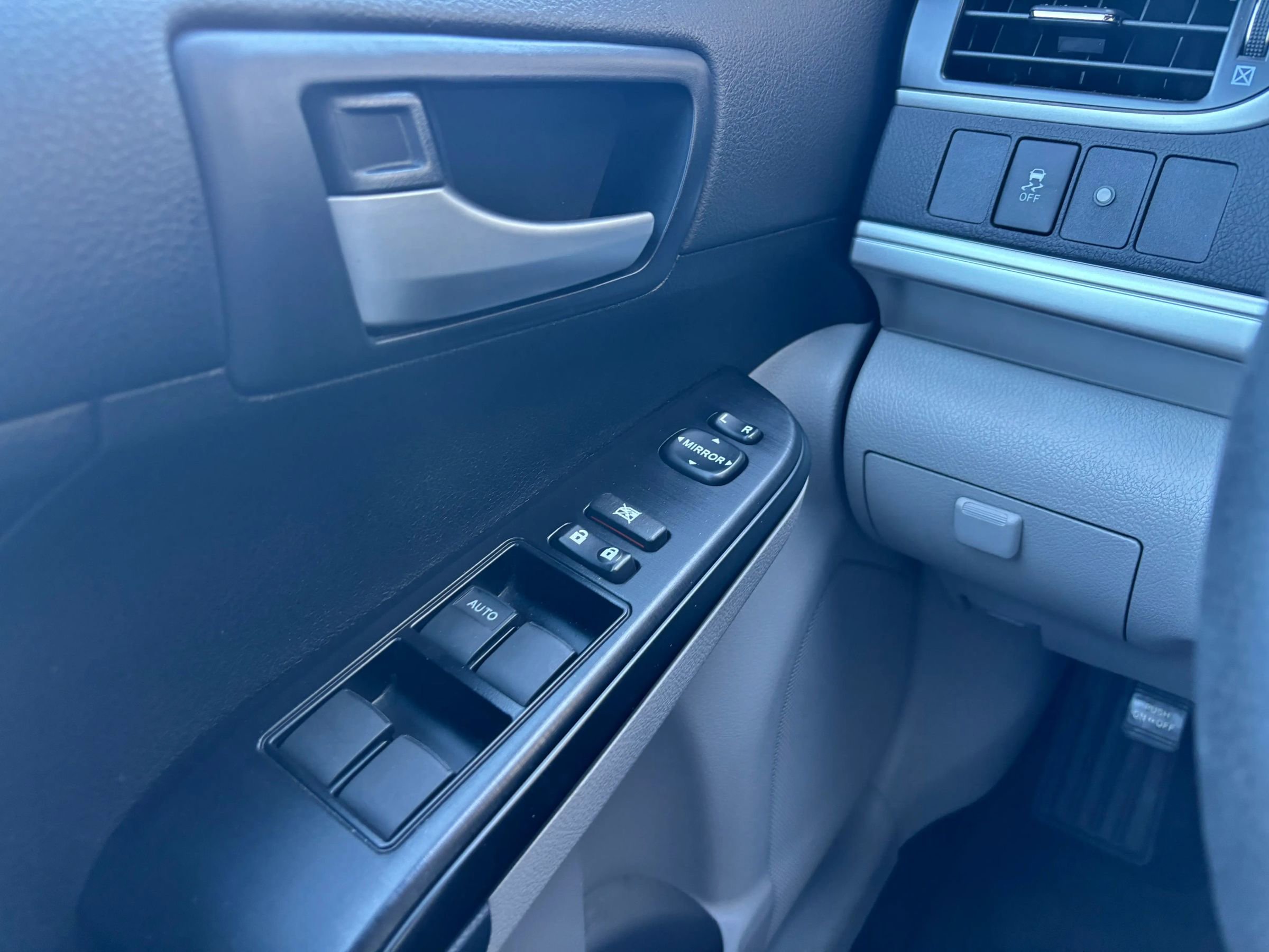 Used 2012 Toyota Camry LE image 15