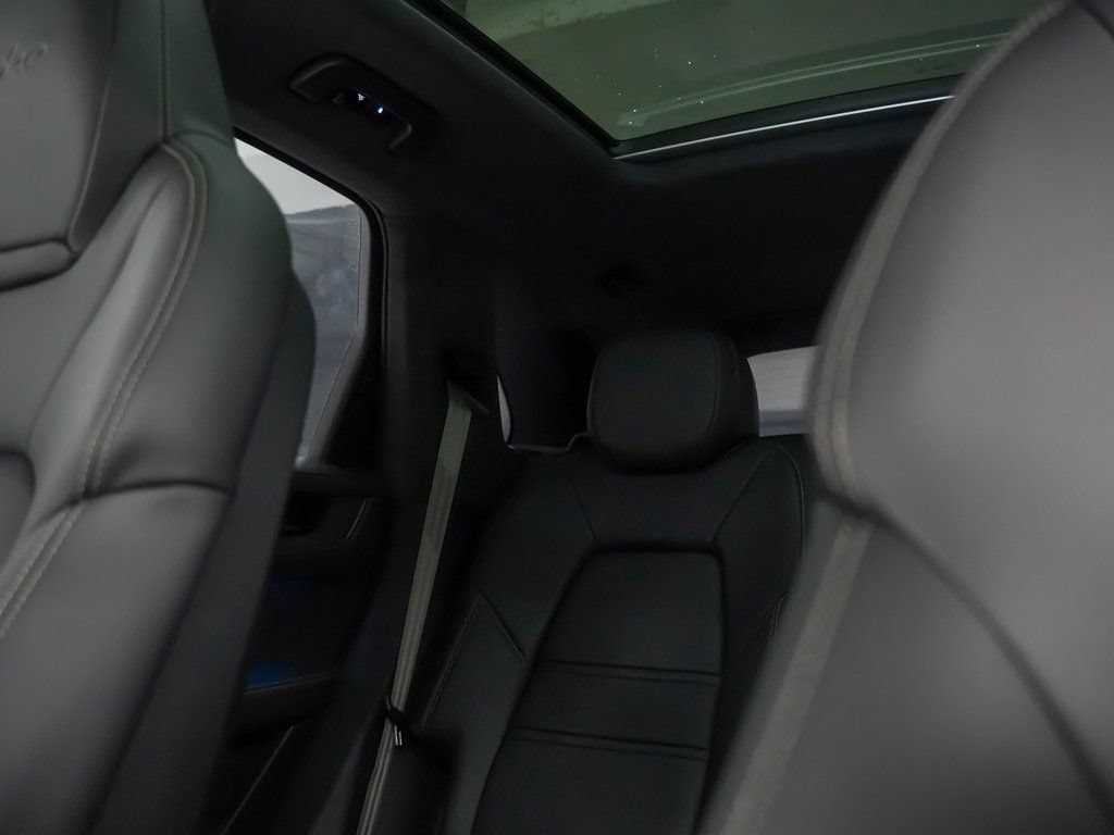 New 2026 Porsche Cayenne Turbo AWD/4WD image 35