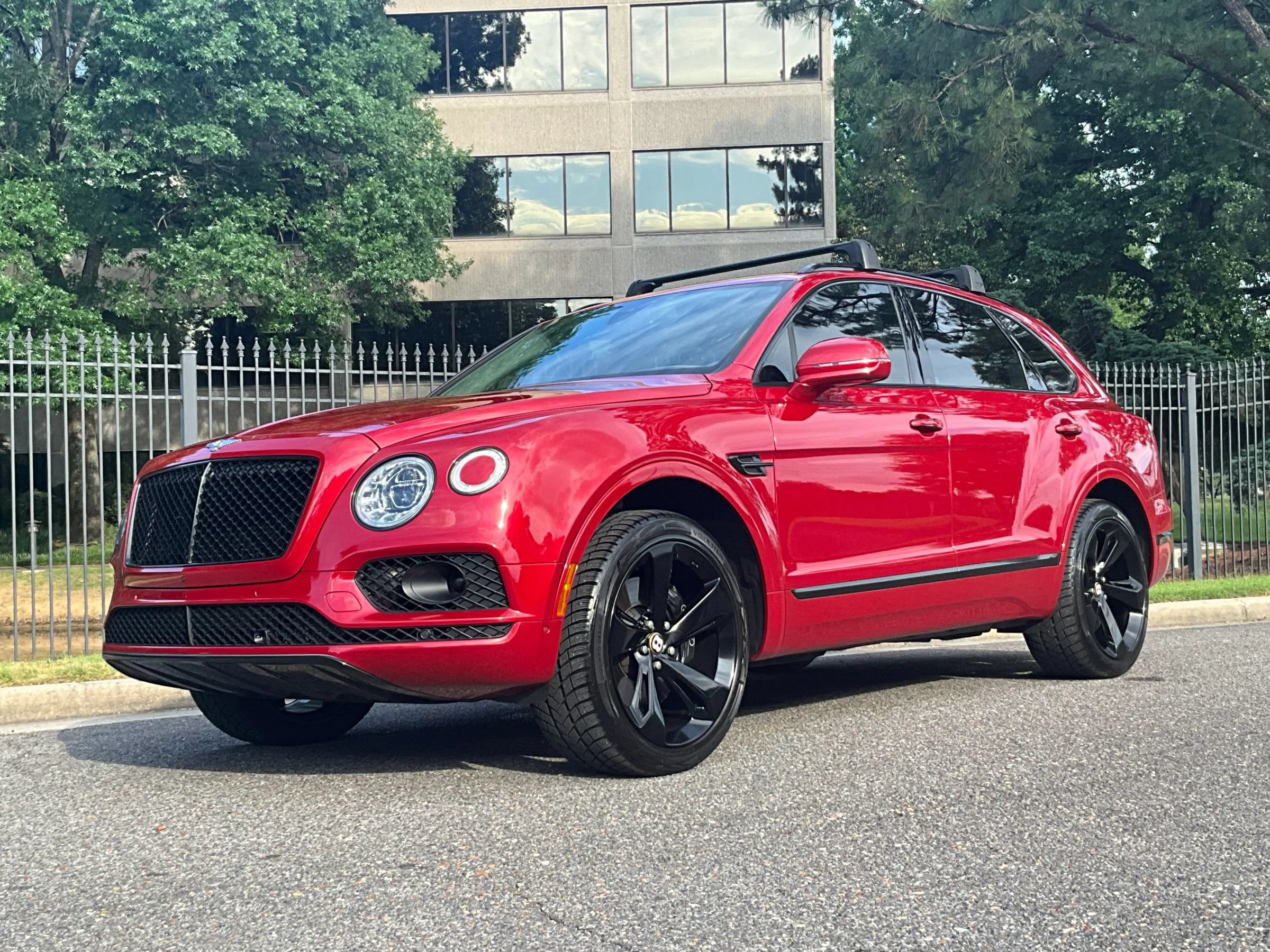 Used 2019 Bentley Bentayga AWD/4WD image 1