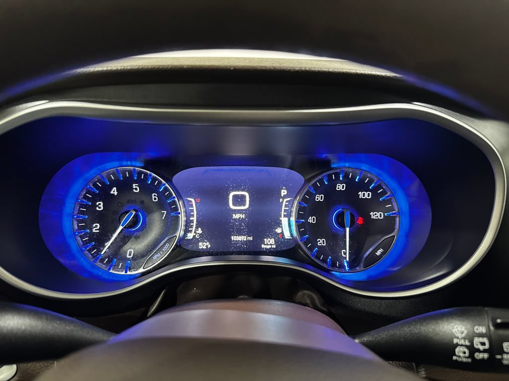 Used 2020 Chrysler Pacifica Touring w/ Advanced Safetytec Group FWD image 8