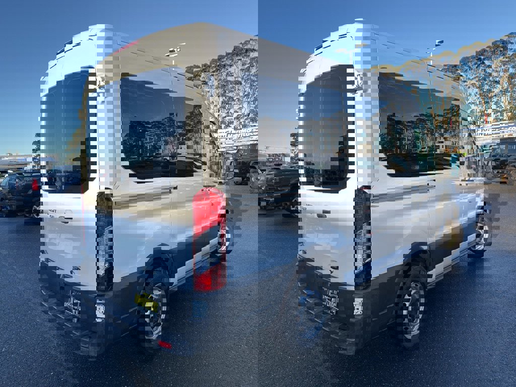 Used 2017 Ford Transit 150 XL image 5