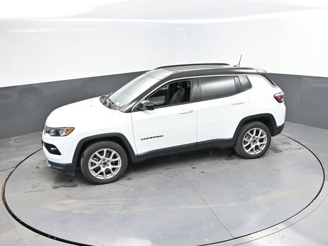 Used 2025 Jeep Compass Limited AWD/4WD image 37