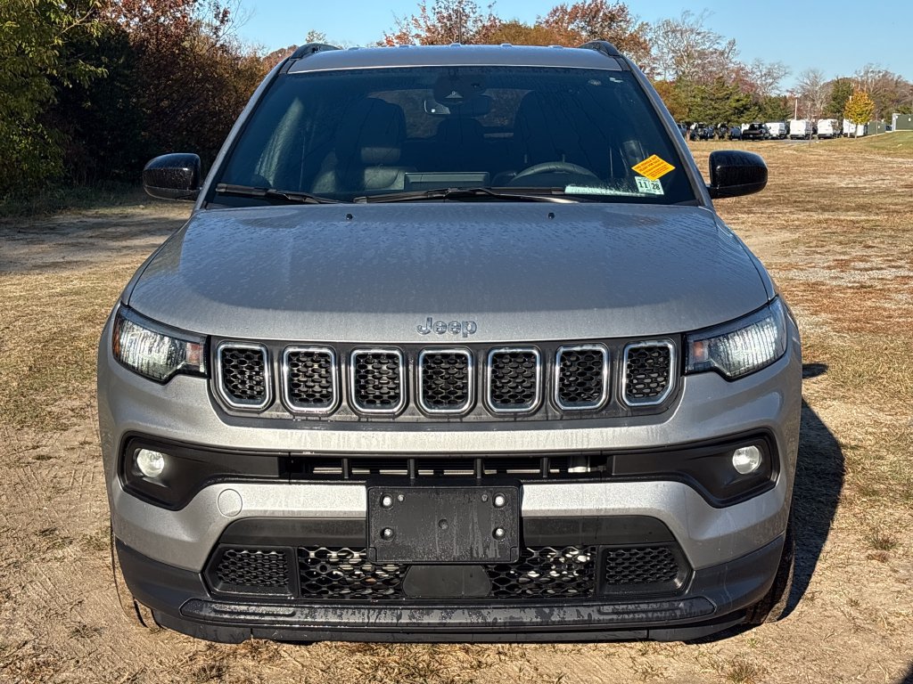 Used 2023 Jeep Compass Latitude AWD/4WD image 2