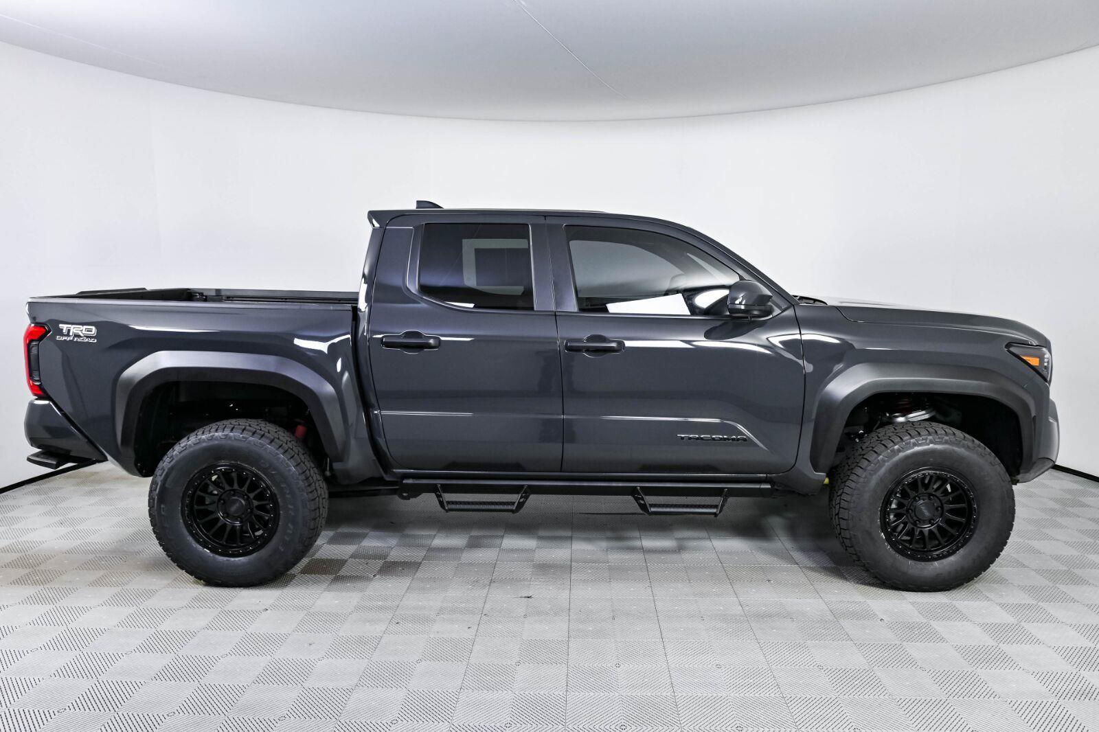 Used 2025 Toyota Tacoma TRD Off-Road AWD/4WD image 23