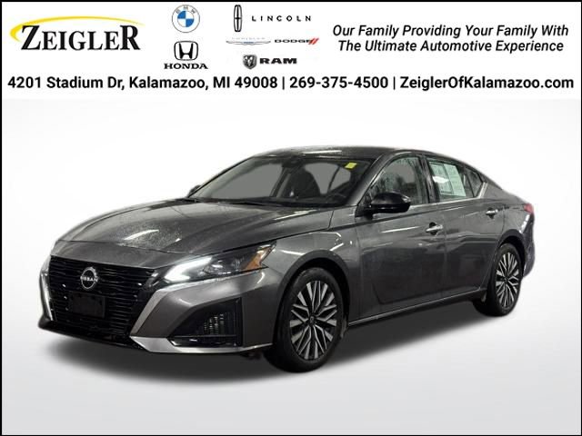 Used 2024 Nissan Altima 2.5 SV image 1