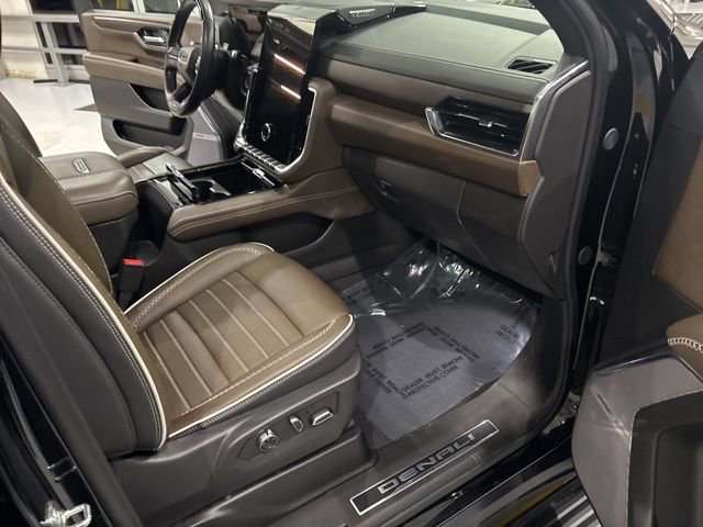 Used 2025 GMC Yukon Denali Ultimate image 32