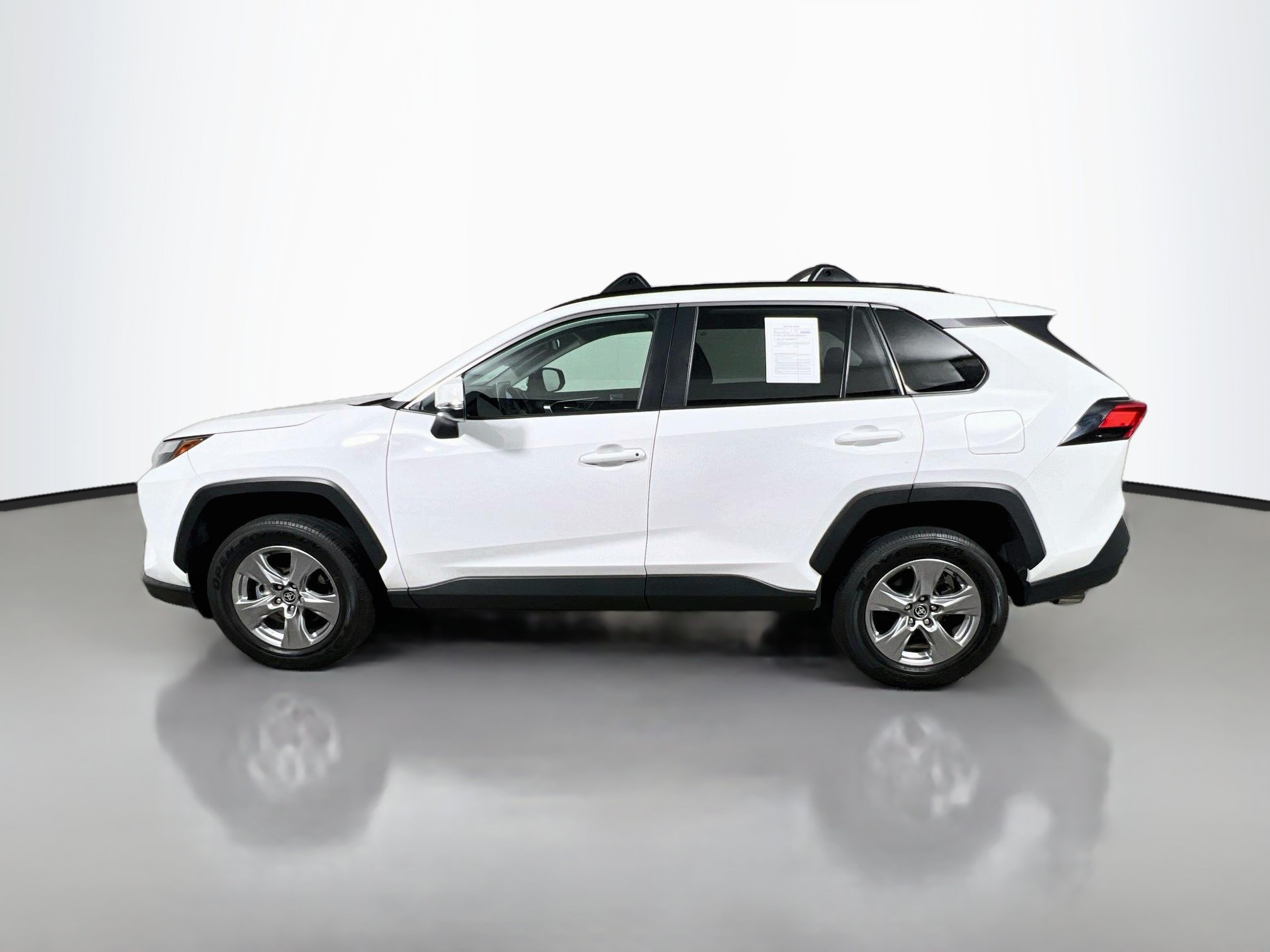 Used 2025 Toyota RAV4 XLE FWD image 9