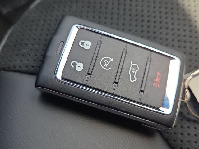 New 2025 Jeep Grand Cherokee Altitude image 29