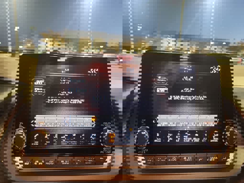 Used 2023 Nissan Rogue SV image 25