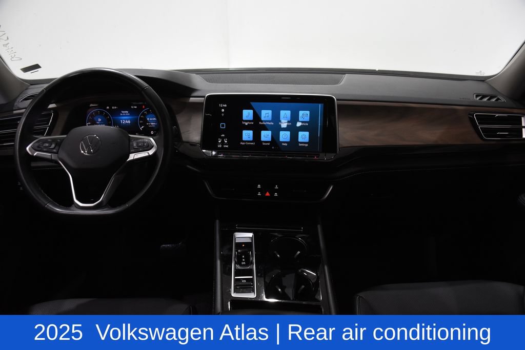 Used 2025 Volkswagen Atlas SE FWD image 8