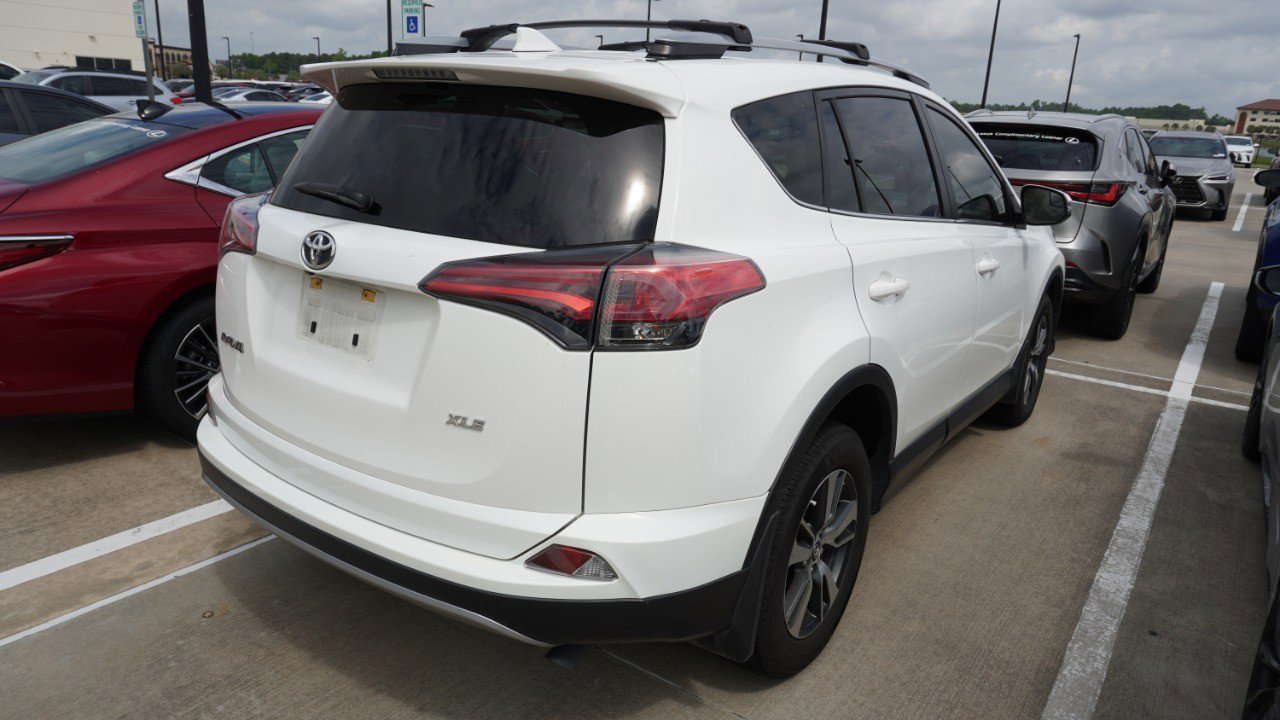 Used 2017 Toyota RAV4 XLE FWD image 4