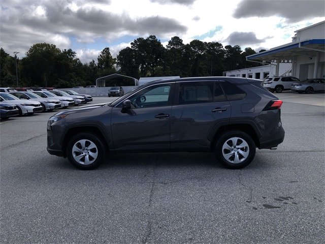 Used 2022 Toyota RAV4 LE image 5