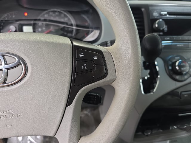 Used 2014 Toyota Sienna LE FWD image 18