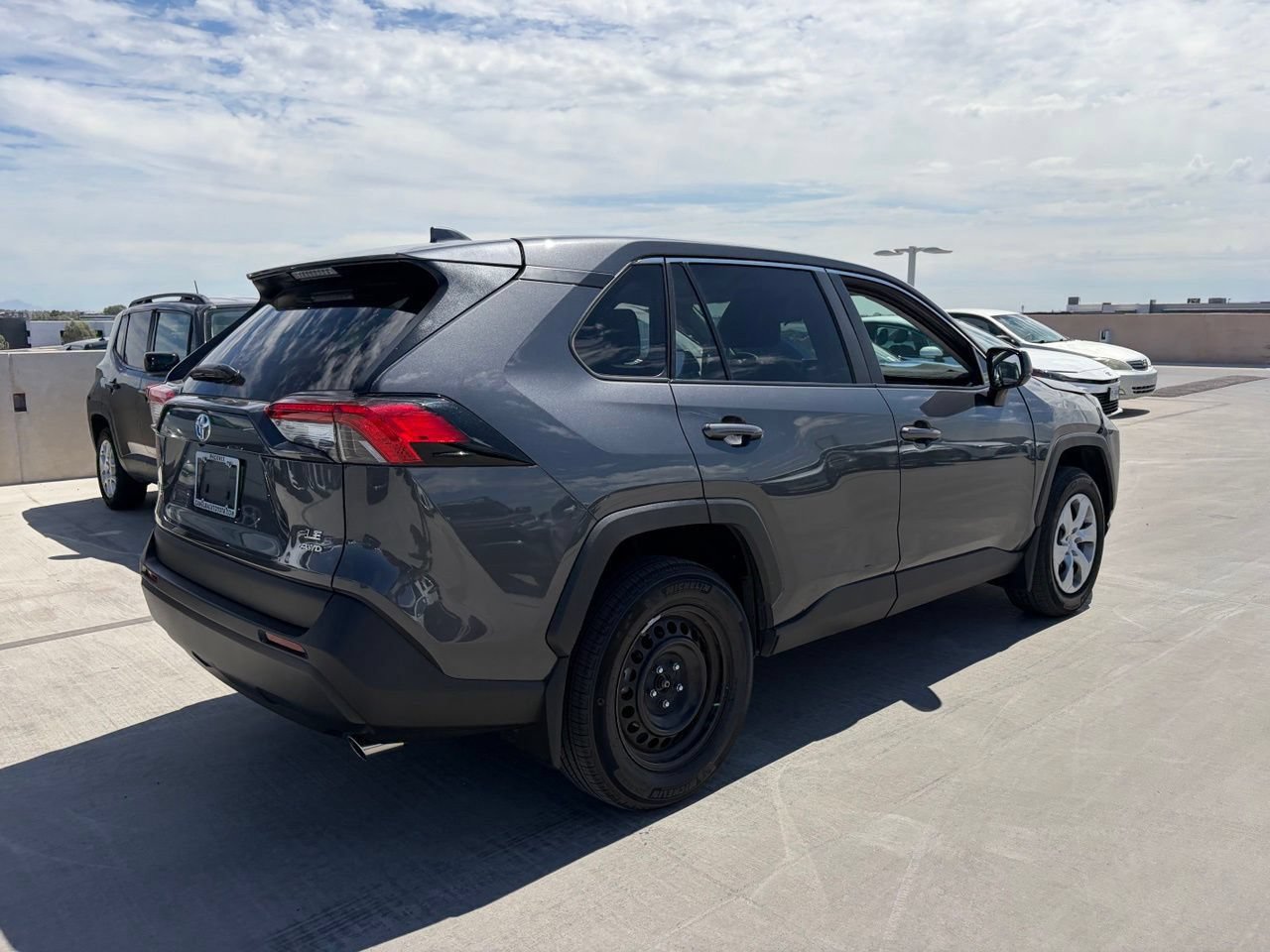 Used 2025 Toyota RAV4 LE AWD/4WD image 4