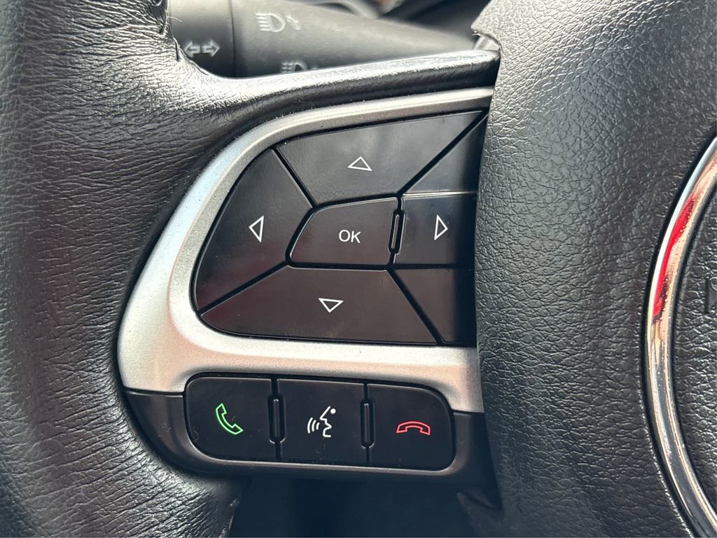 Used 2023 Jeep Renegade Latitude w/ Sun/Sound Group AWD/4WD image 28