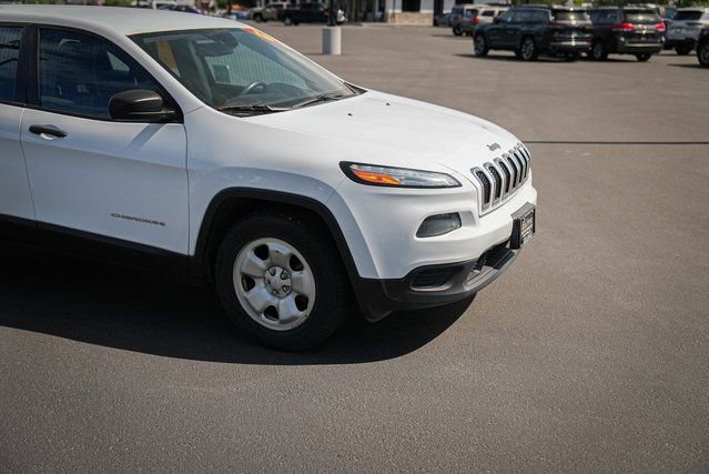 Used 2018 Jeep Cherokee Sport FWD image 3