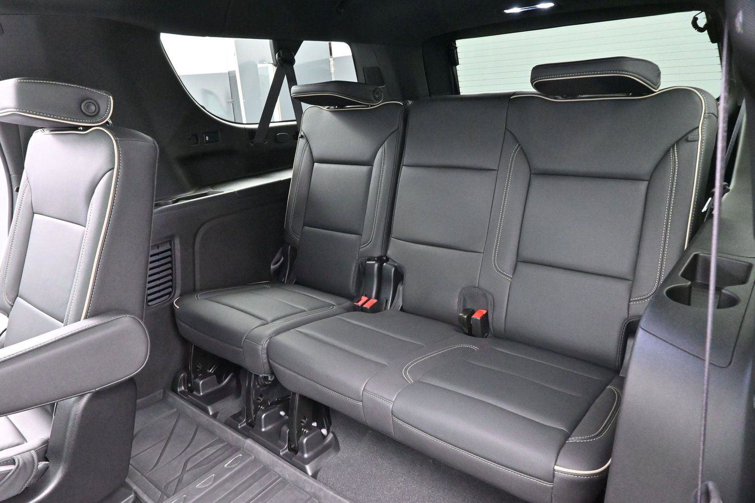 Used 2024 Chevrolet Suburban Premier w/ Premium Package AWD/4WD image 32