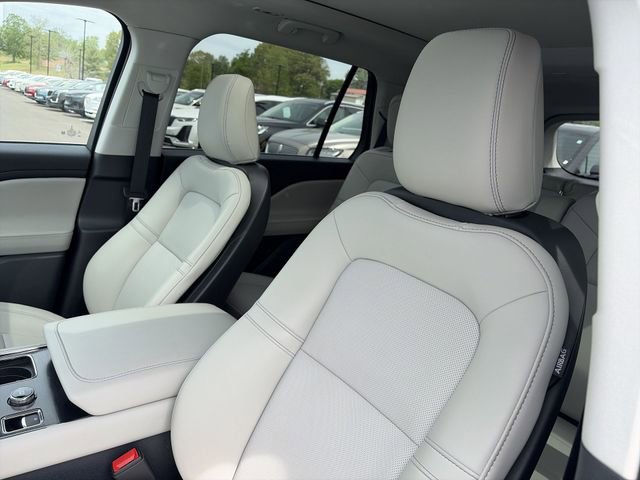 Used 2025 Lincoln Aviator AWD w/ Equipment Group 101A image 11