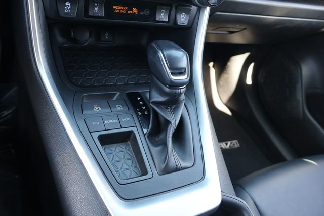 Used 2020 Toyota RAV4 XLE Premium image 26