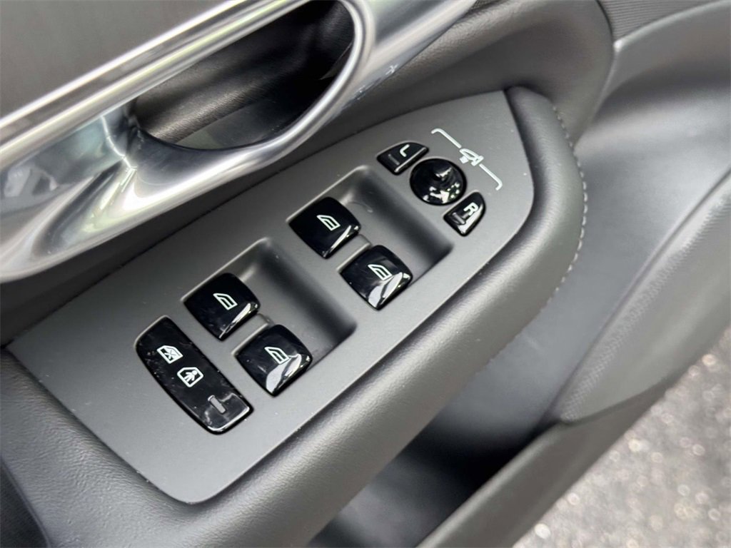 Certified 2024 Volvo XC90 B5 Core w/ Climate Package image 15