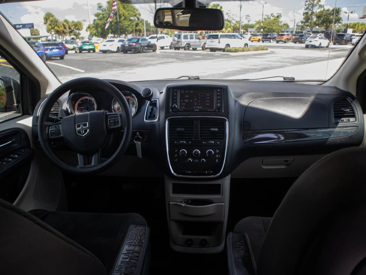 Used 2019 Dodge Grand Caravan SE w/ UConnect Hands-Free Group FWD image 21