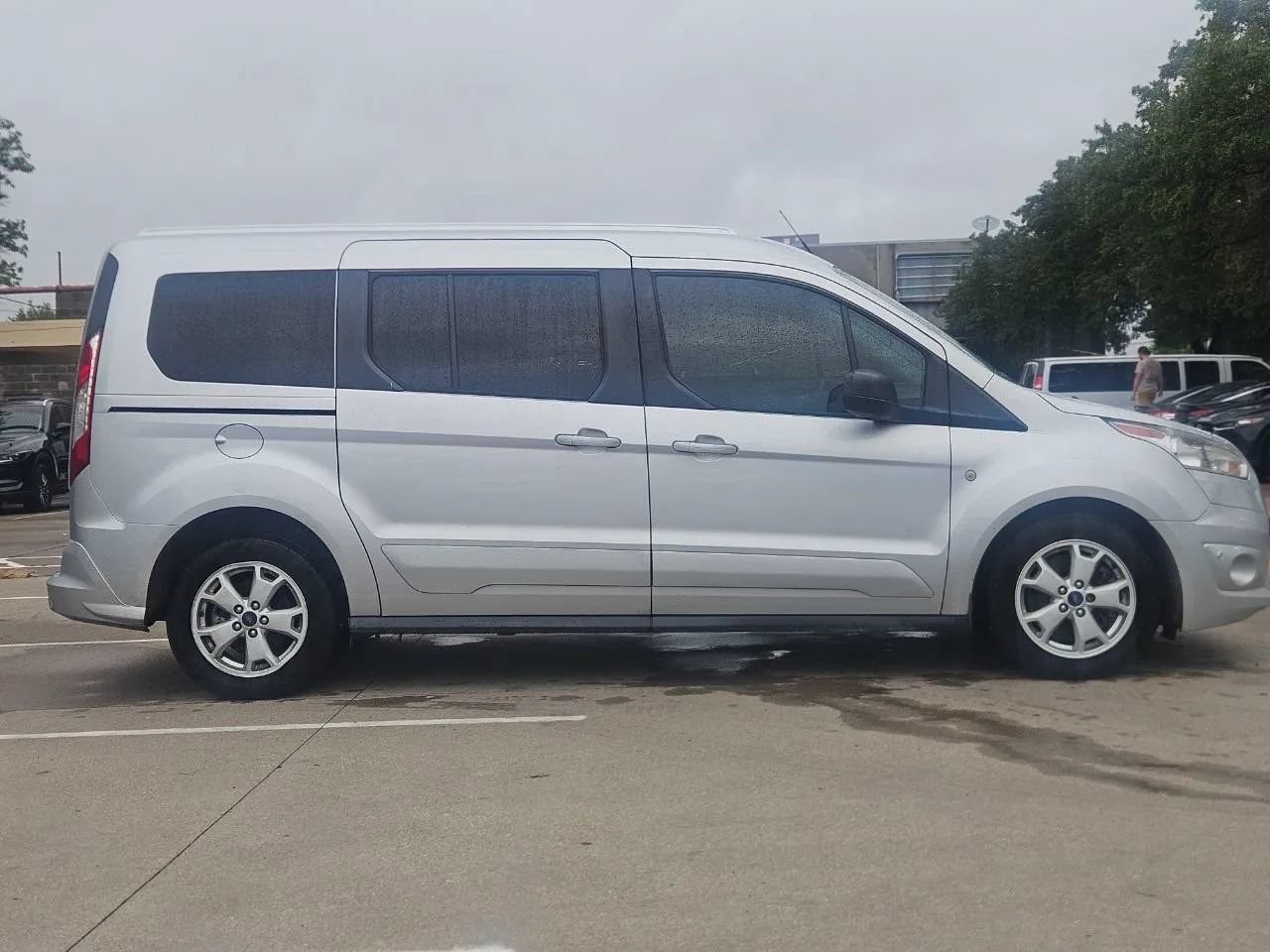 Used 2017 Ford Transit Connect XLT FWD image 2