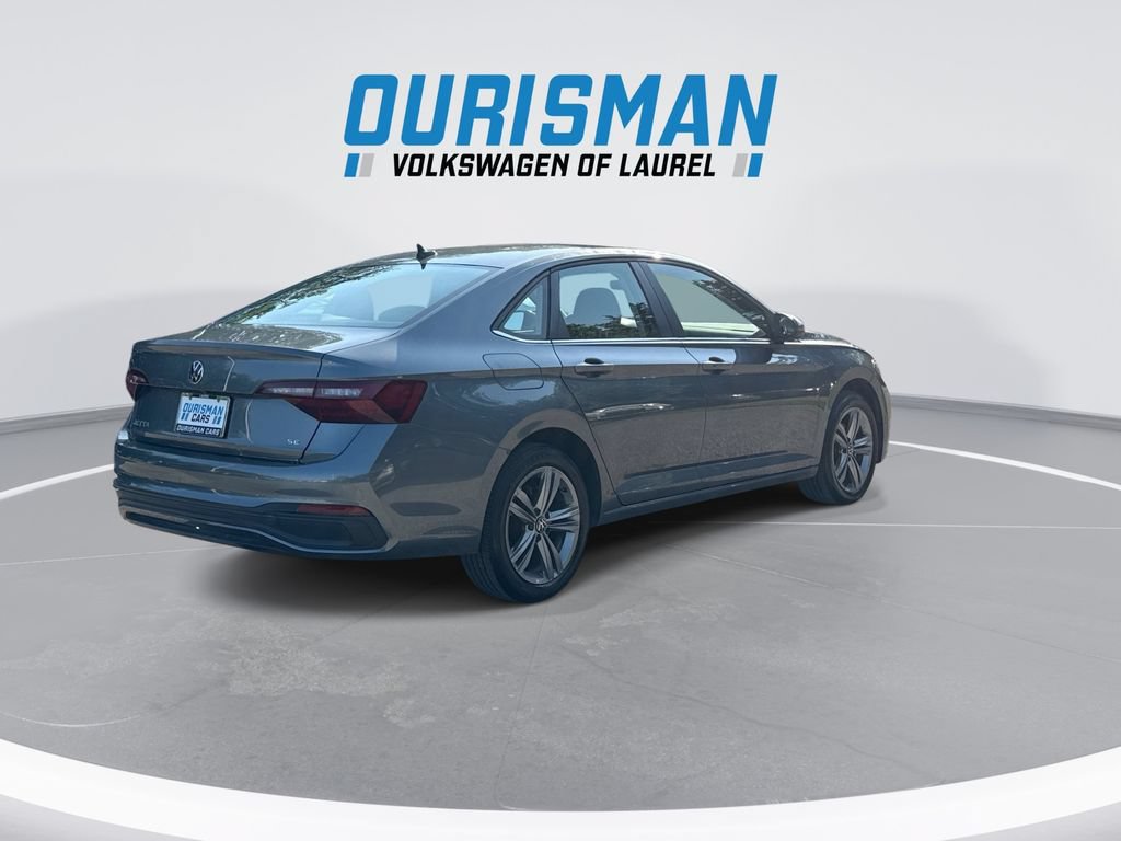 Used 2024 Volkswagen Jetta SE FWD image 8