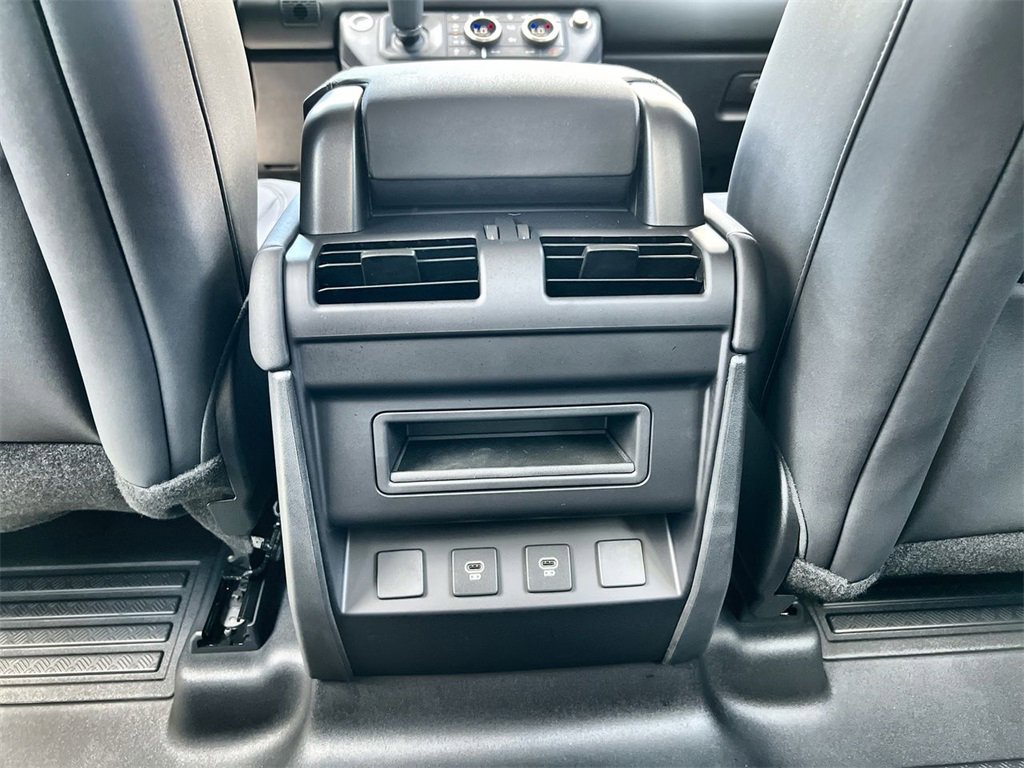 Used 2025 Land Rover Defender 110 S image 16
