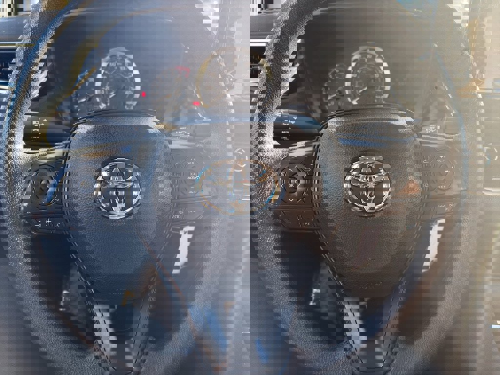 Used 2022 Toyota Corolla LE image 8