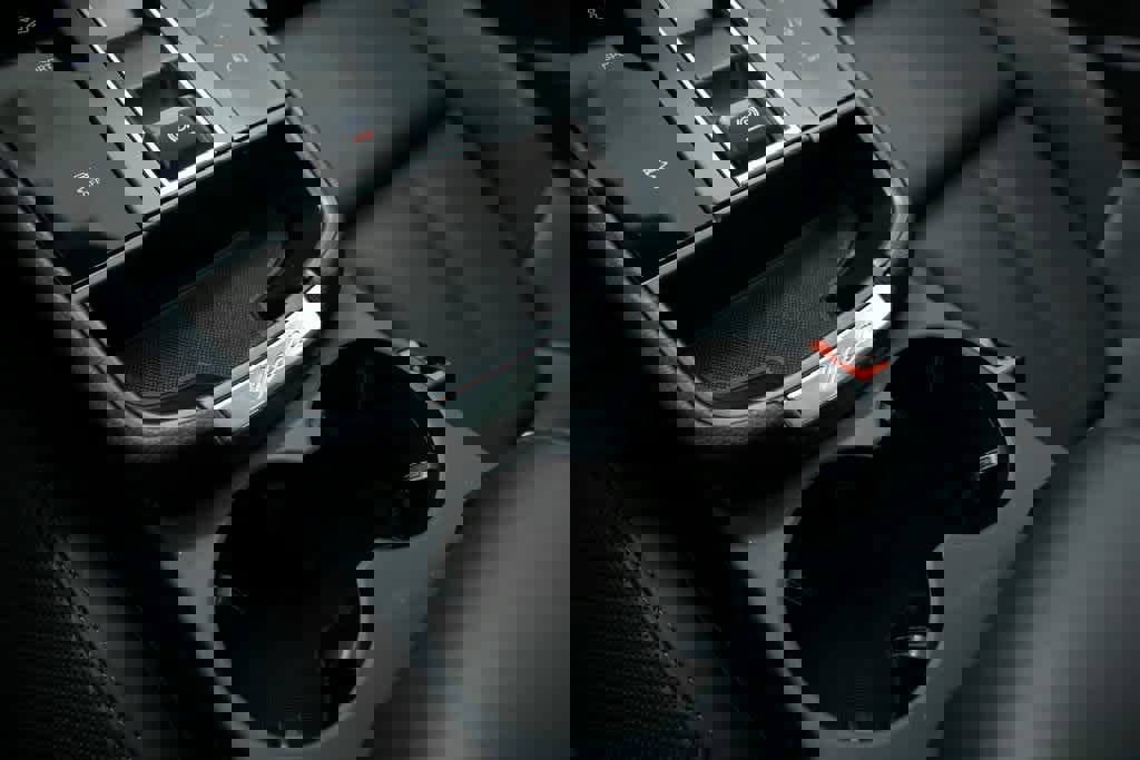 Certified 2025 Porsche Macan image 28