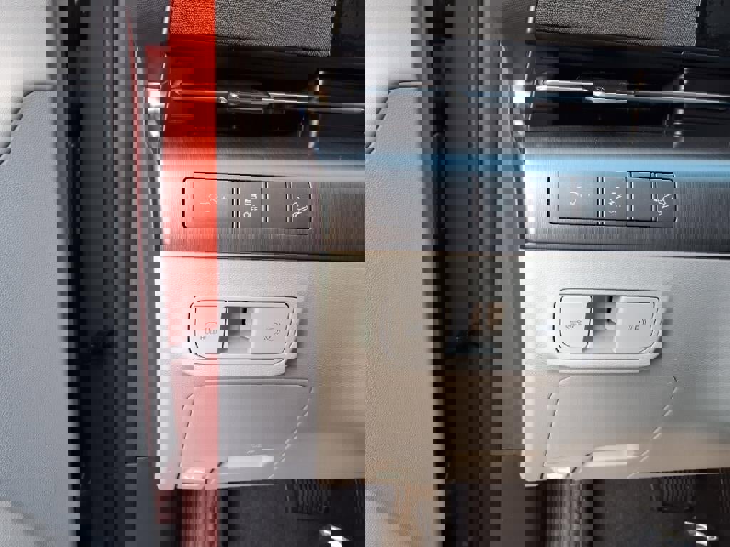 Used 2024 Hyundai Kona Limited image 16