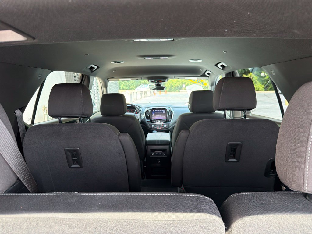 Used 2023 Chevrolet Traverse LT FWD image 19