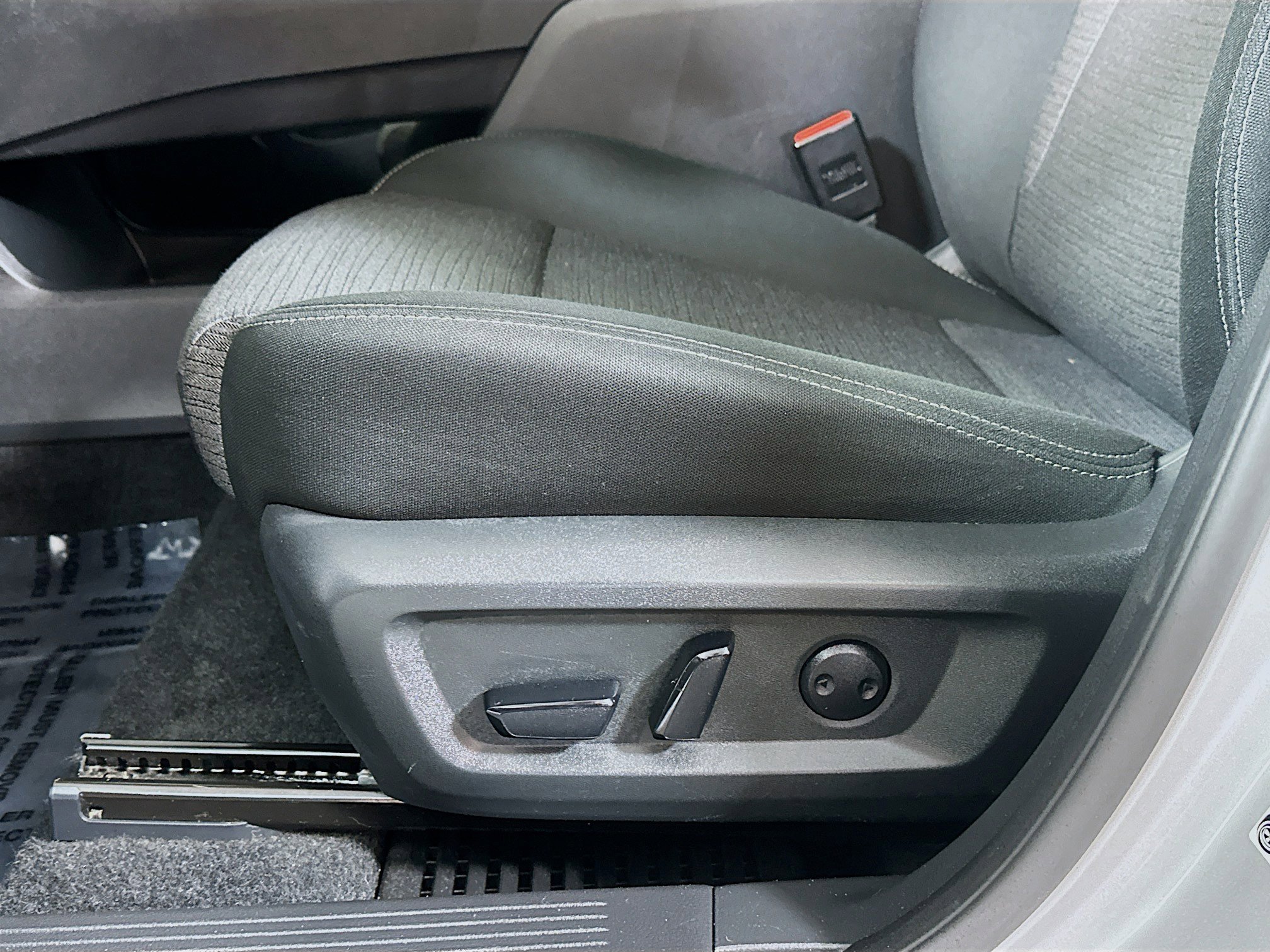 Used 2023 Nissan Rogue SV image 18