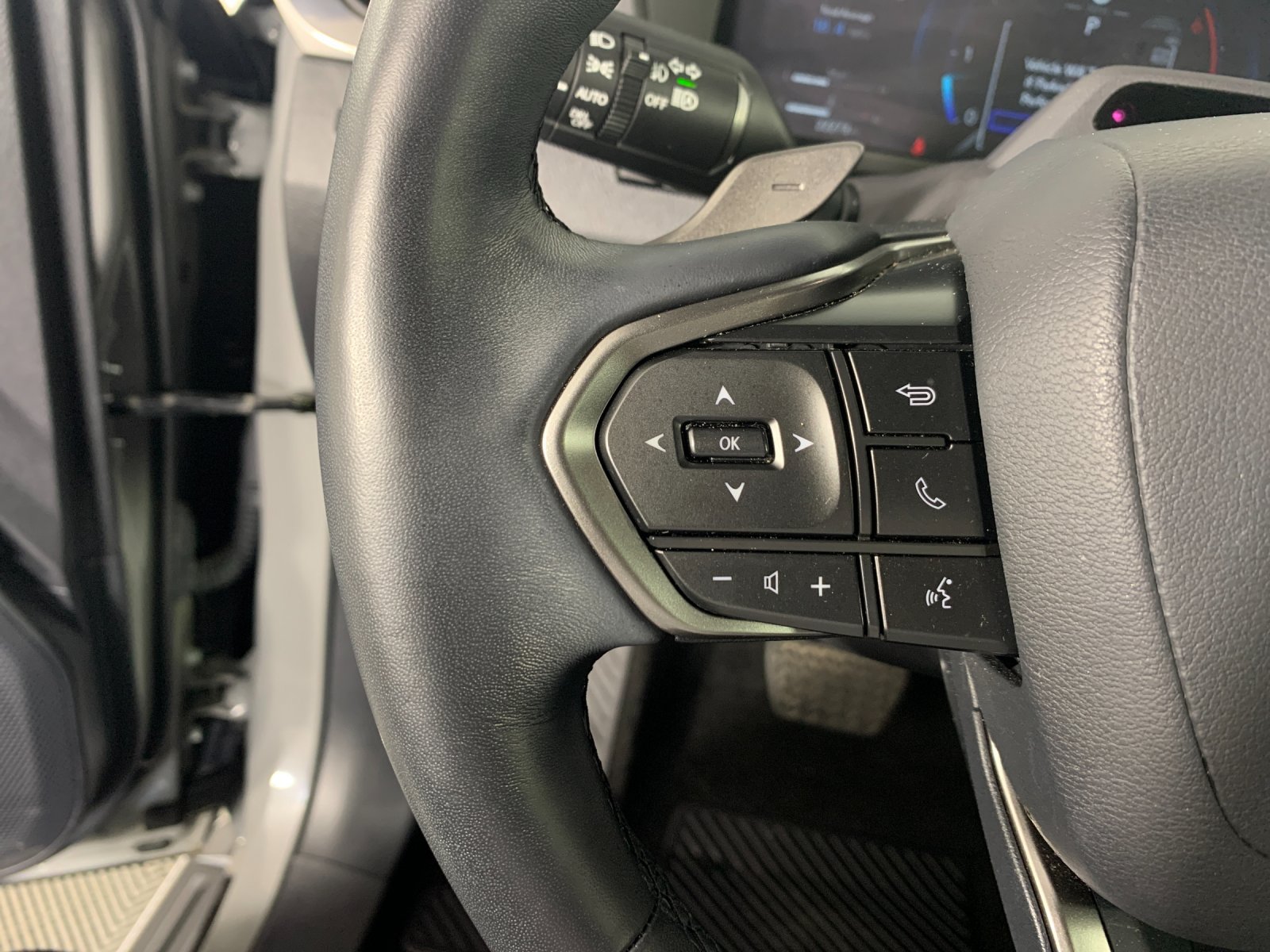 Used 2024 Lexus GX 550 w/ Cold Area Package AWD/4WD image 18